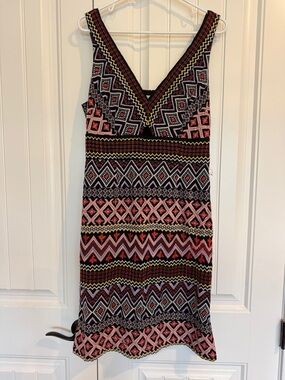 V-Neck Geometric Pattern Knit Dress in Black & Pink NWOT AKEMI + KIN